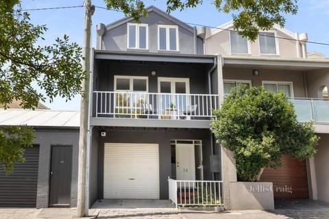 Property building, Facade/entrance, Balcony/Terrace, Parking