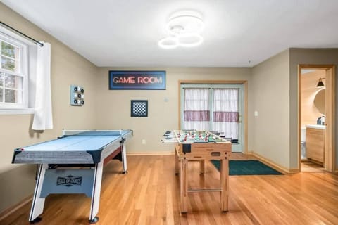 hot tub I game room I private deck I House in Summersville