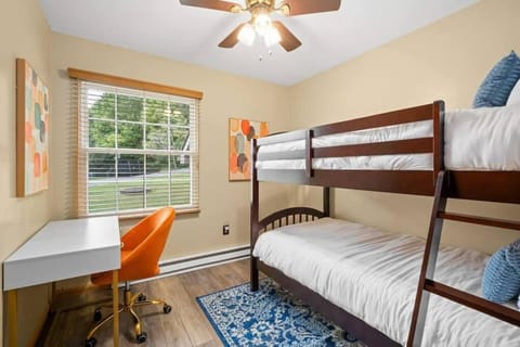 hot tub I game room I private deck I House in Summersville