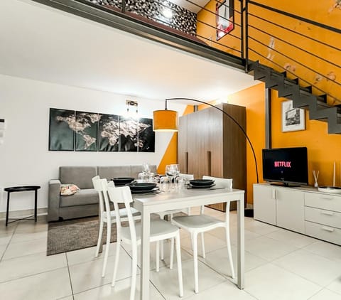 TV and multimedia, Living room, Seating area, Dining area