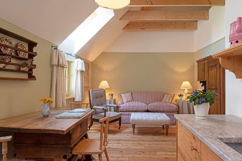 Kitchen or kitchenette, Living room, Photo of the whole room, Seating area, Dining area