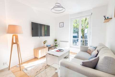 Communal lounge/ TV room, TV and multimedia, Living room, Seating area, internet