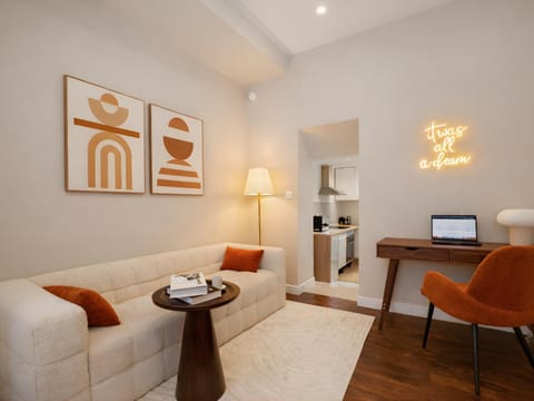 Living room, Seating area