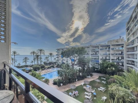 Pool view, Sea view