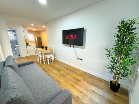 TV and multimedia, Living room, Dining area