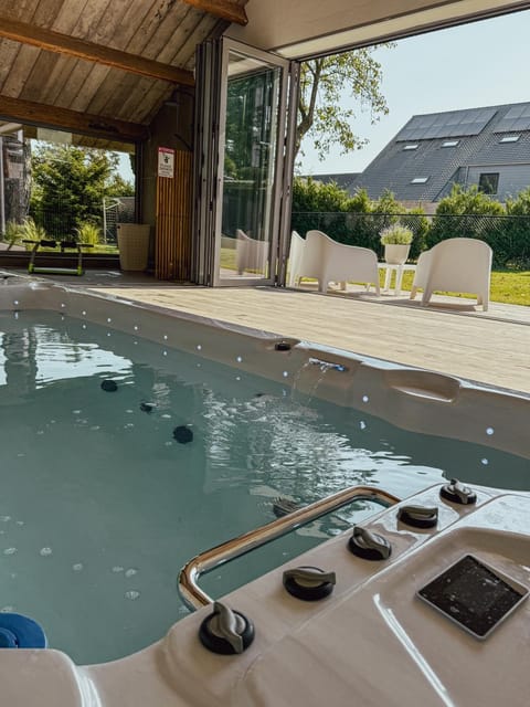 Swimming pool, Swimming pool