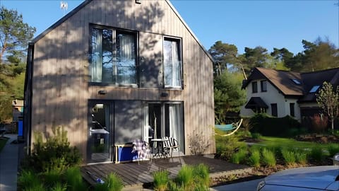 Property building, Spring, Day, Garden, Garden view