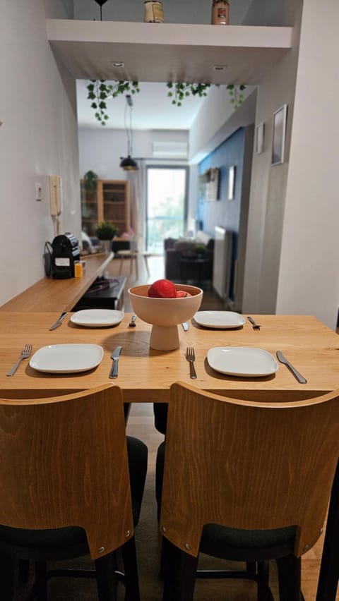 Coffee/tea facilities, Dining area, Food