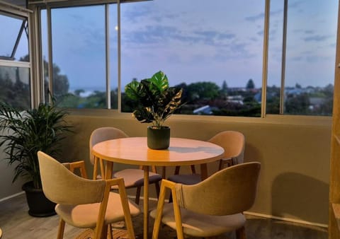 A Short Walk to the Cliffs Apartment in Hermanus