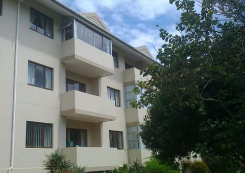 A Short Walk to the Cliffs Apartment in Hermanus