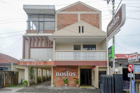 Property building, Day, Neighbourhood, Street view