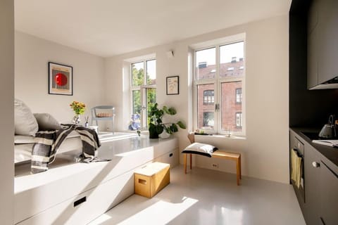 Bed, TV and multimedia, Living room, Seating area