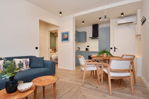Kitchen or kitchenette, Living room, Seating area