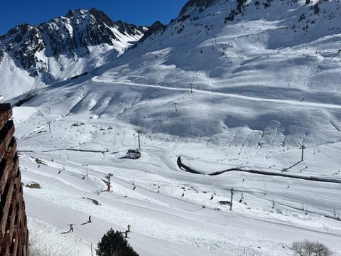 Skiing, Mountain view