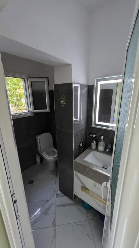 Valona Guest House Bed and Breakfast in Vlorë