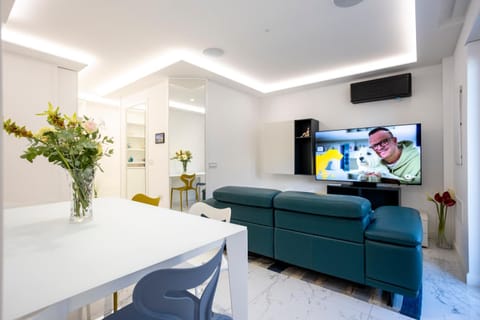 Communal lounge/ TV room, TV and multimedia, Living room, Seating area