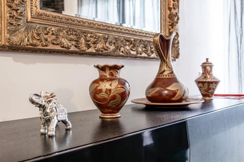 Living room, Decorative detail, Dinner