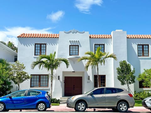 Property building, Neighbourhood, Location