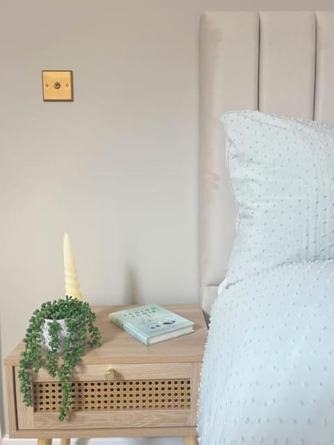 Artistic 3 bed home in Old Trafford next to MUFC House in Stretford