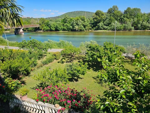 Spring, Day, Natural landscape, Garden, Seating area, Garden view, Landmark view, River view
