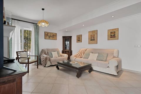 Communal lounge/ TV room, Living room