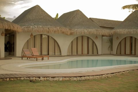 Property building, Swimming pool, Swimming pool, sunbed