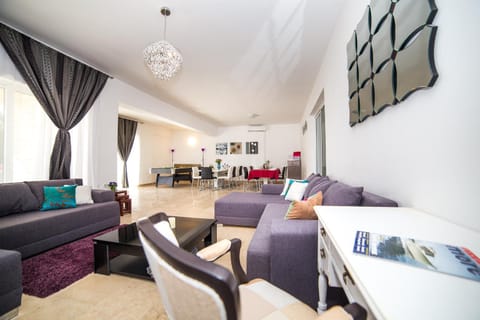 Living room, Seating area, Dining area