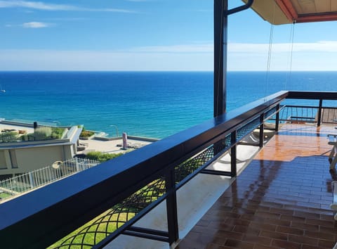 View (from property/room), Balcony/Terrace, Sea view