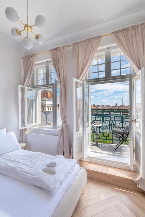 View (from property/room), Balcony/Terrace, Bedroom, towels