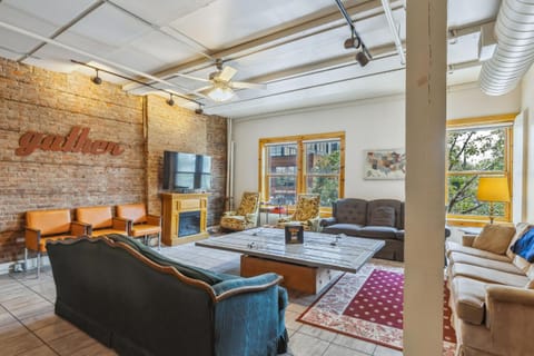 The Victor 2 - Cleveland's Urban Lodge Apartment in Ohio City
