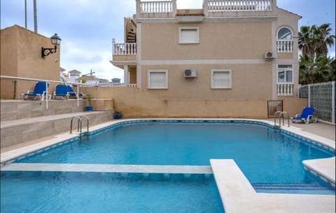 Property building, Swimming pool, sunbed