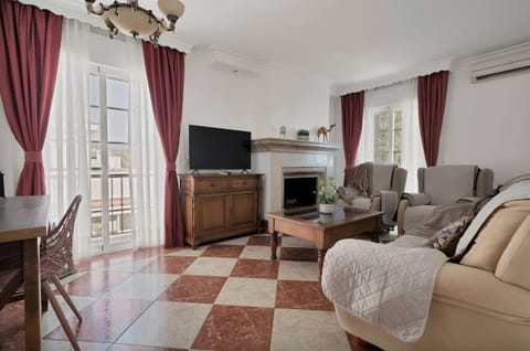 Communal lounge/ TV room, Living room