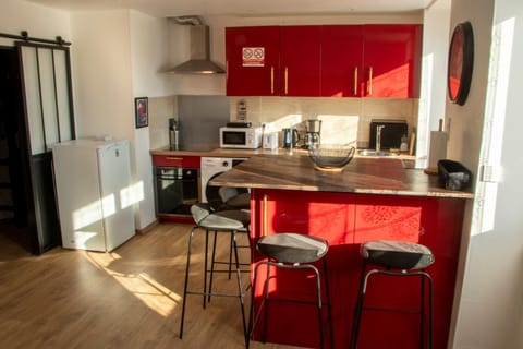 Kitchen or kitchenette, Dining area, dishwasher, microwave, oven, stove, toaster