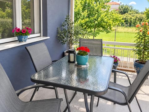 Patio, Day, Garden, View (from property/room), Balcony/Terrace, Dining area, Garden view