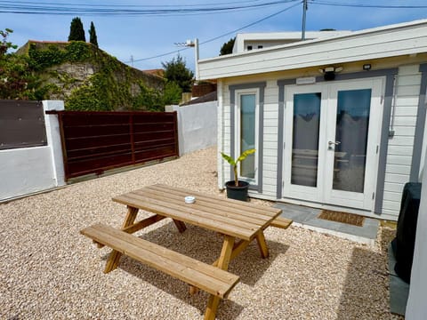 Patio, Facade/entrance