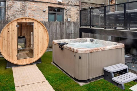 Stunning 5BR Home in Heart of Chicago with 2 Rooftops House in Wicker Park