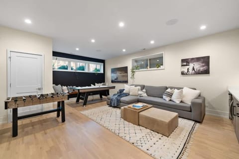 Stunning 5BR Home in Heart of Chicago with 2 Rooftops House in Wicker Park