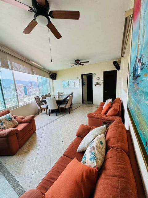 3 Atardeceres, Pet Friendly Vista al Mar en Brisas House in Acapulco