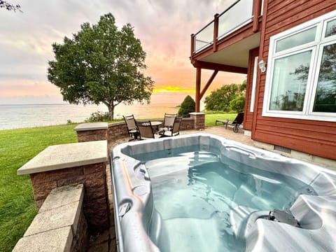 Private Beach Pool Table HUGE views gas grill House in Michigan