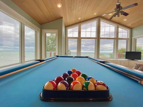 Private Beach Pool Table HUGE views gas grill House in Michigan