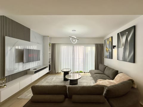 TV and multimedia, Living room, Seating area, Evening entertainment
