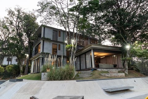 Property building, Facade/entrance, Off site
