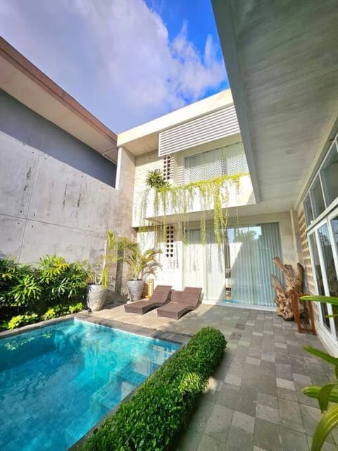 Nikaya Villa - 3 Bedrooms Near Seminyak Villa in Kuta