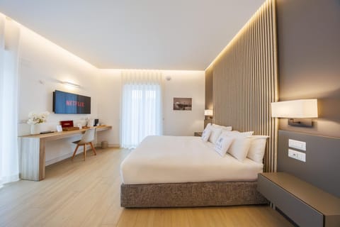 TV and multimedia, Coffee/tea facilities, Photo of the whole room