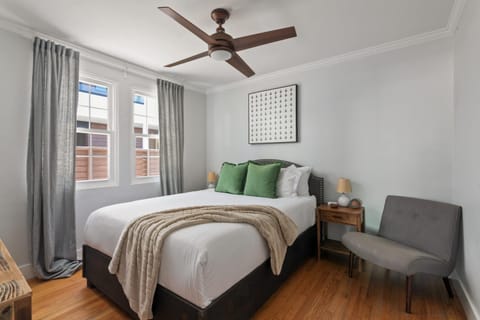 6 Bedroom Family Getaway Walk to Law Street Beach House in Pacific Beach