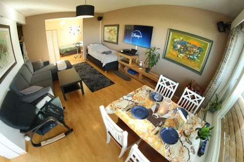 Communal lounge/ TV room, TV and multimedia, Living room, Dining area, Evening entertainment