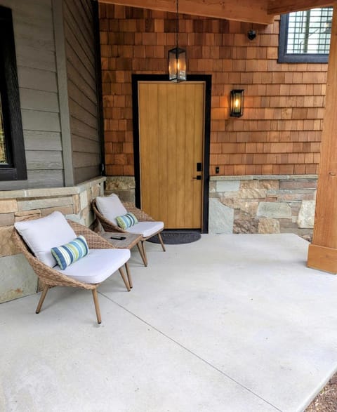 Sandpoint Mountain Vista Retreat Villa in Lake Pend Oreille