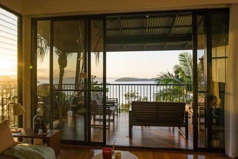 Patio, Natural landscape, View (from property/room), Balcony/Terrace, Seating area, Sea view