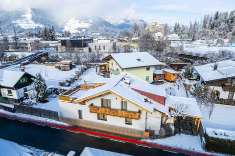 Chalet Naila by we rent Chalet in Zell am See