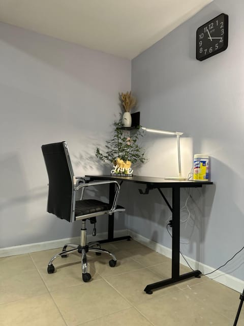 Hue huynh basement Bed and Breakfast in Saint Charles